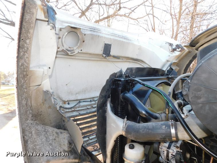 image for item DJ5863 2005 Sterling AT9500  semi truck