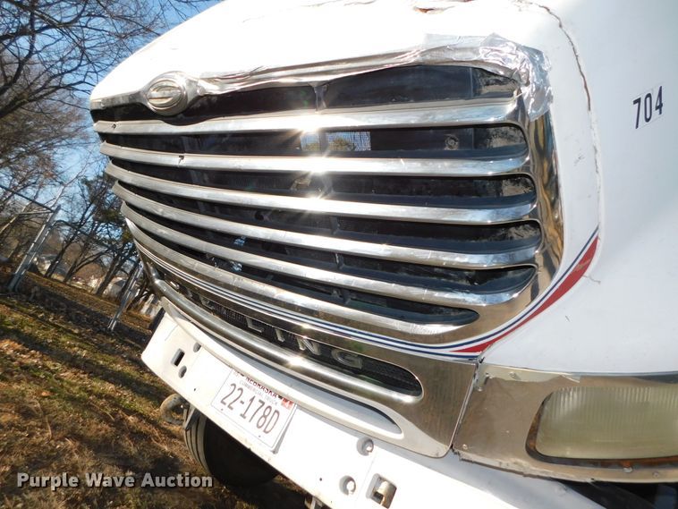 image for item DJ5863 2005 Sterling AT9500  semi truck