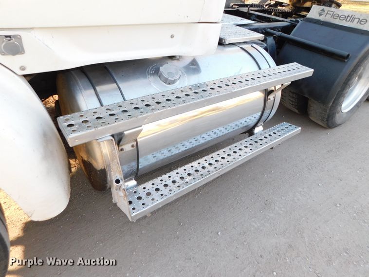 image for item DJ5863 2005 Sterling AT9500  semi truck