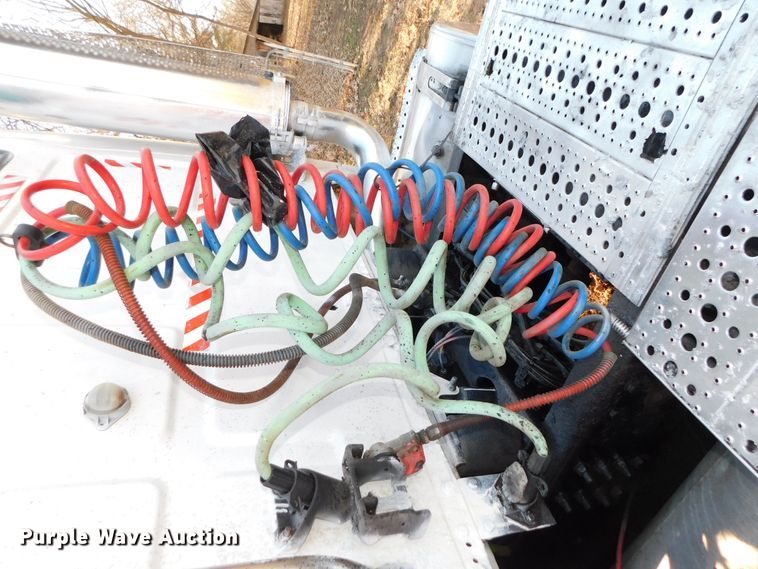 image for item DJ5863 2005 Sterling AT9500  semi truck