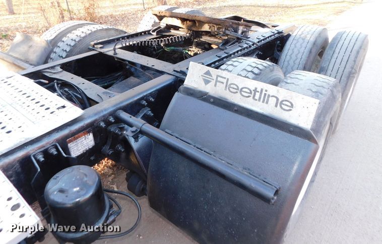 image for item DJ5863 2005 Sterling AT9500  semi truck