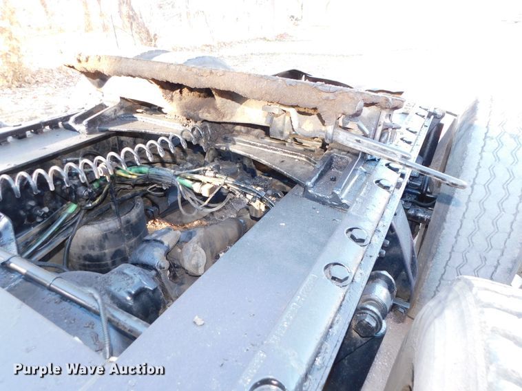 image for item DJ5863 2005 Sterling AT9500  semi truck