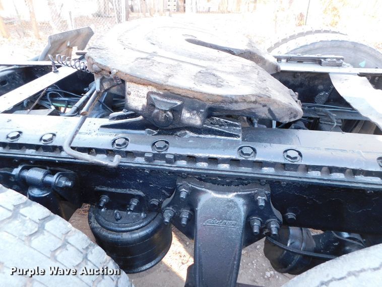 image for item DJ5863 2005 Sterling AT9500  semi truck