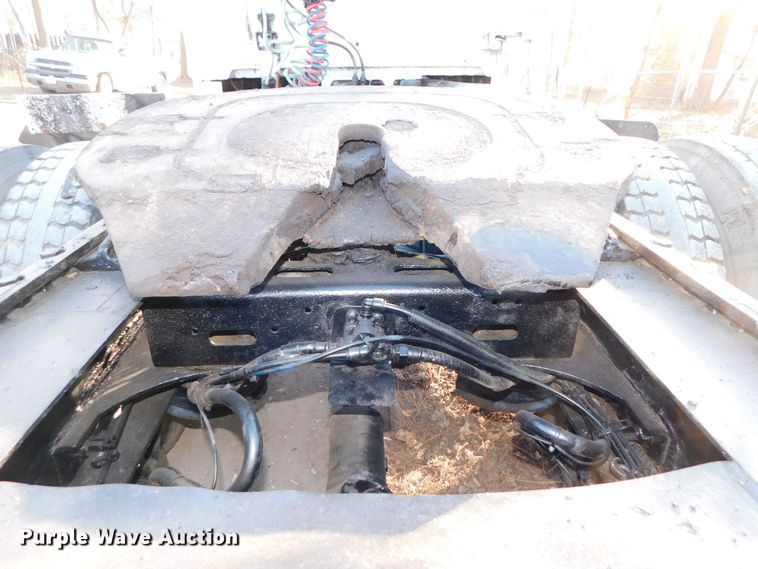 image for item DJ5863 2005 Sterling AT9500  semi truck