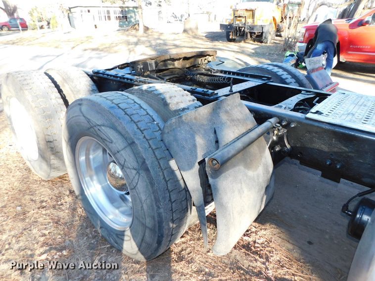 image for item DJ5863 2005 Sterling AT9500  semi truck