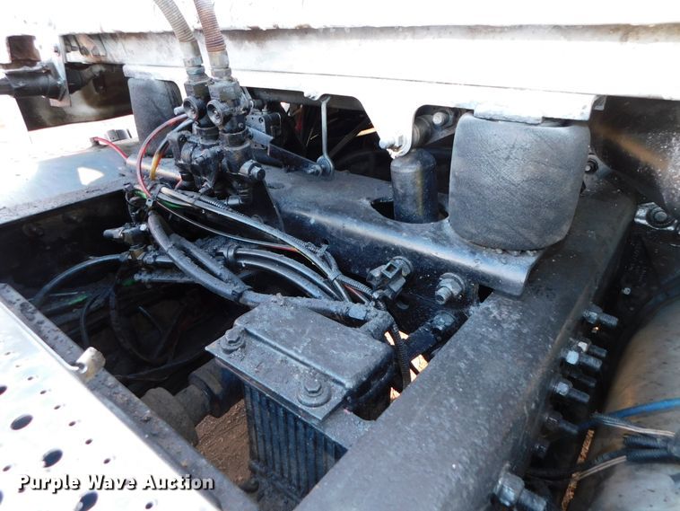 image for item DJ5863 2005 Sterling AT9500  semi truck