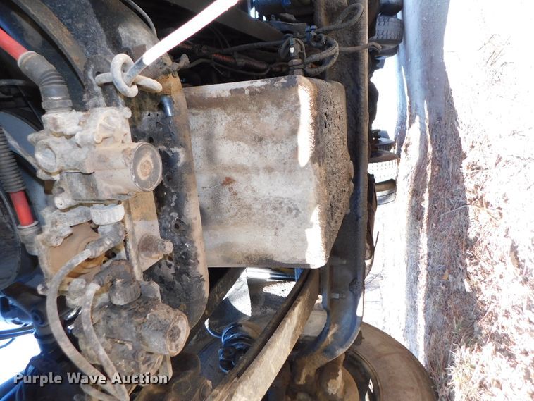 image for item DJ5863 2005 Sterling AT9500  semi truck