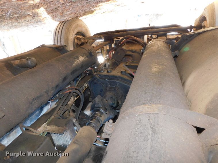 image for item DJ5863 2005 Sterling AT9500  semi truck