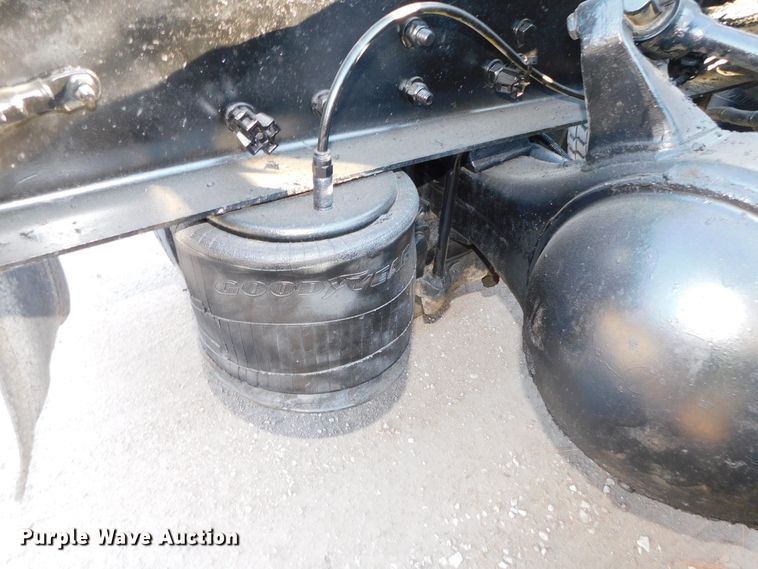 image for item DJ5863 2005 Sterling AT9500  semi truck