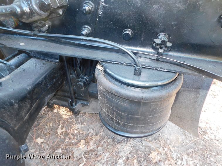 image for item DJ5863 2005 Sterling AT9500  semi truck