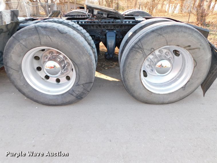 image for item DJ5863 2005 Sterling AT9500  semi truck