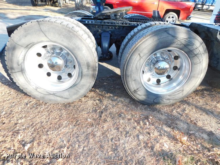 image for item DJ5863 2005 Sterling AT9500  semi truck