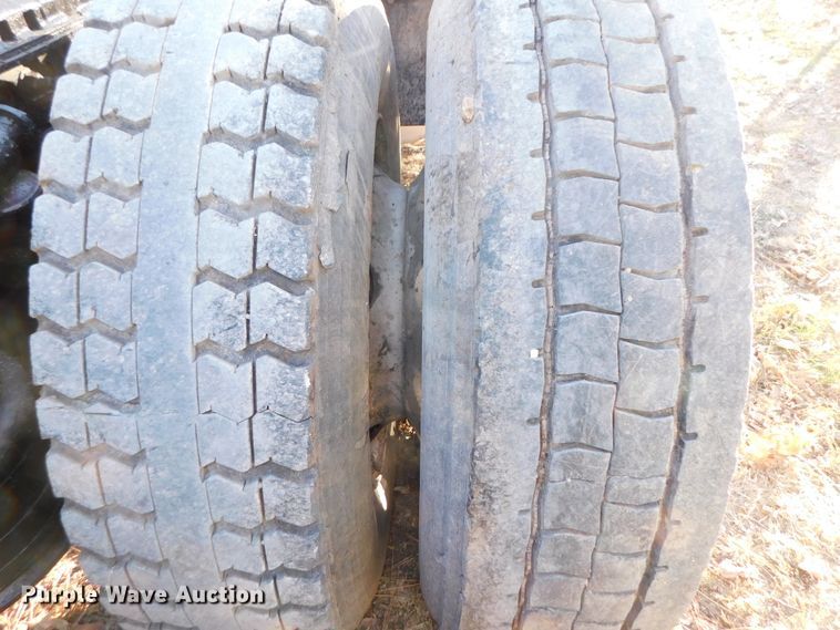 image for item DJ5863 2005 Sterling AT9500  semi truck