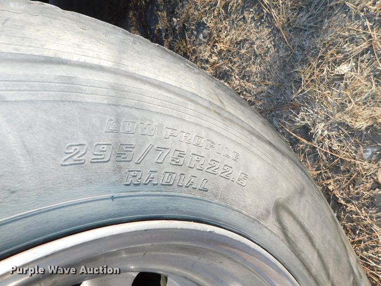 image for item DJ5863 2005 Sterling AT9500  semi truck