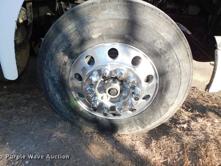 image for item DJ5863 2005 Sterling AT9500  semi truck