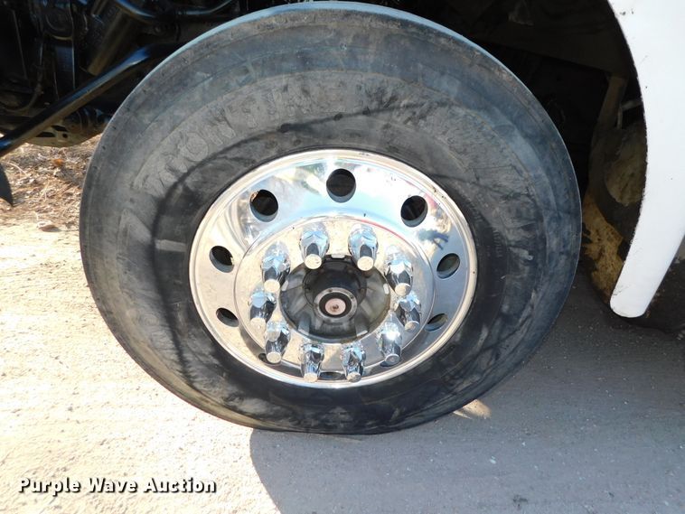 image for item DJ5863 2005 Sterling AT9500  semi truck