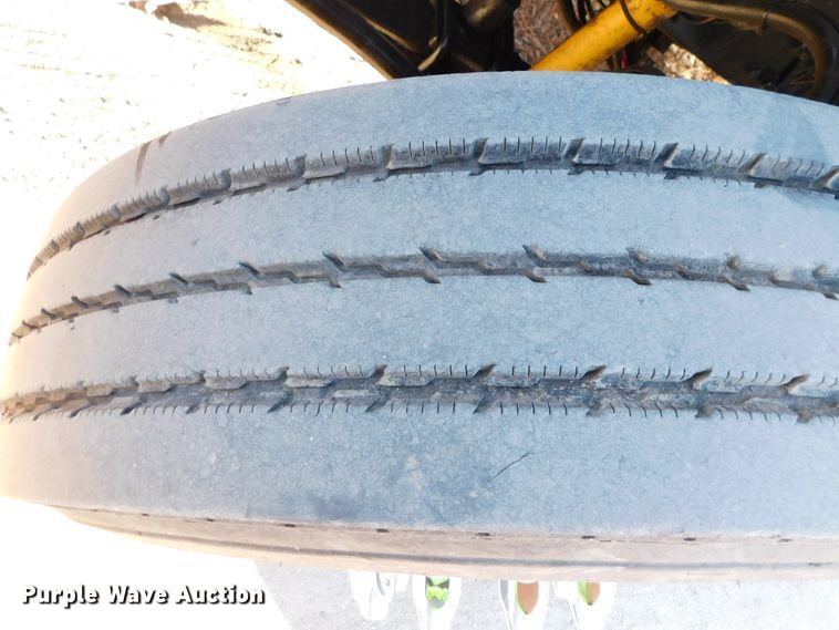 image for item DJ5863 2005 Sterling AT9500  semi truck