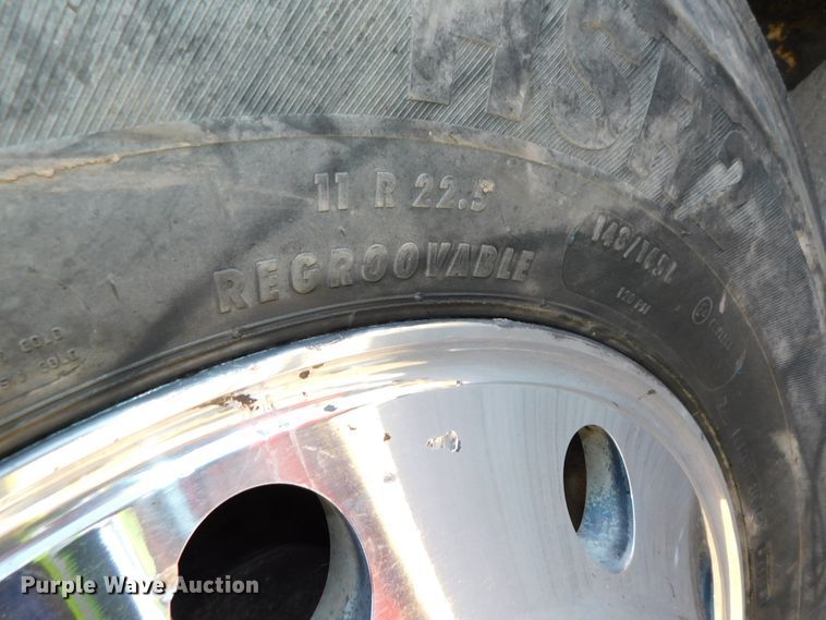 image for item DJ5863 2005 Sterling AT9500  semi truck