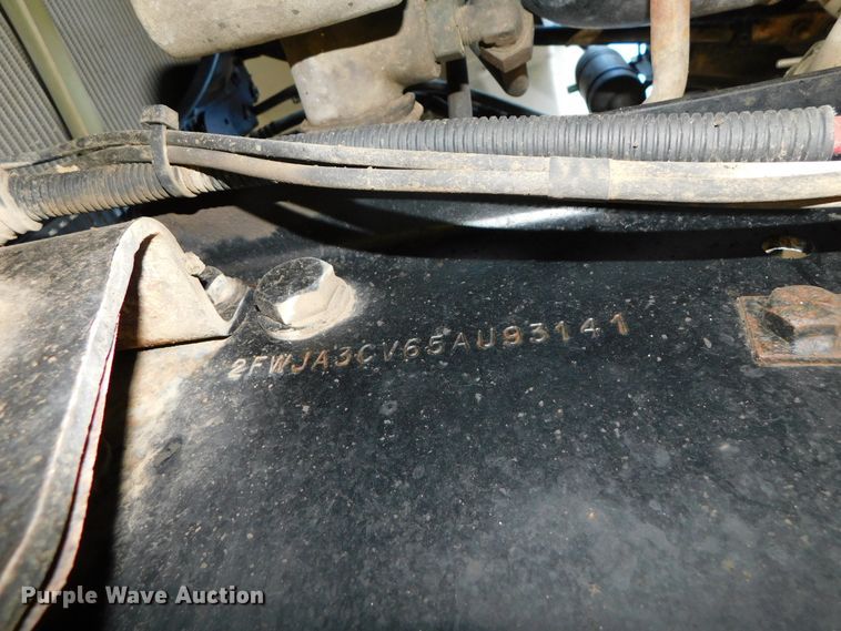 image for item DJ5863 2005 Sterling AT9500  semi truck