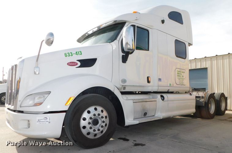 image for item DJ5870 2013 Peterbilt 587  semi truck