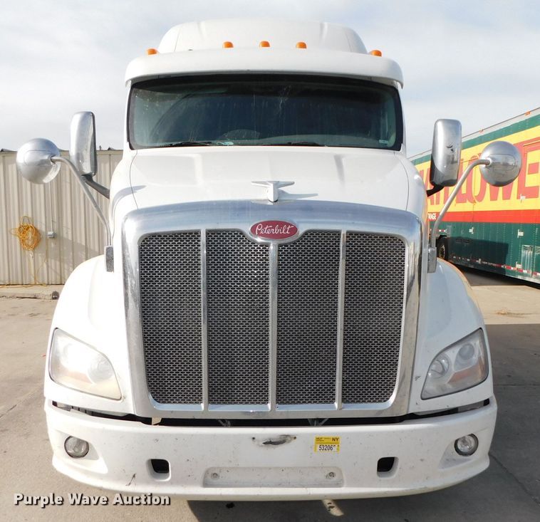image for item DJ5870 2013 Peterbilt 587  semi truck