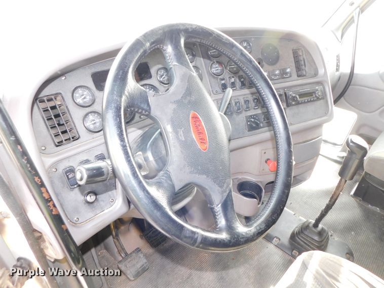 image for item DJ5870 2013 Peterbilt 587  semi truck
