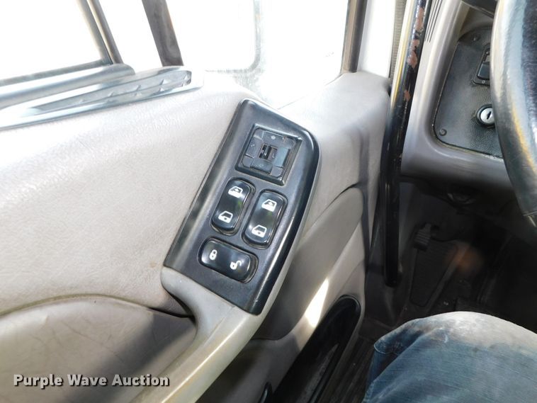 image for item DJ5870 2013 Peterbilt 587  semi truck