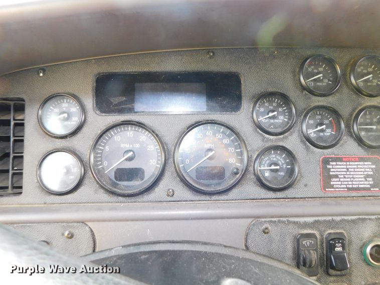 image for item DJ5870 2013 Peterbilt 587  semi truck