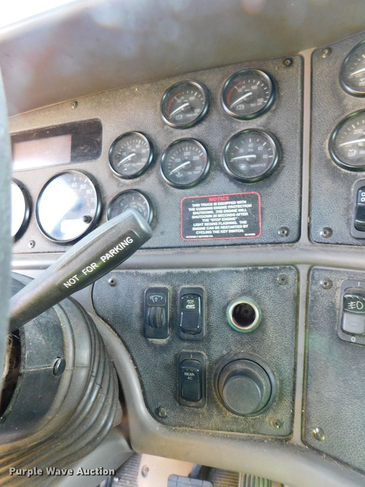 image for item DJ5870 2013 Peterbilt 587  semi truck