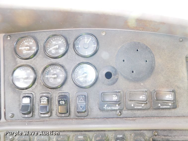 image for item DJ5870 2013 Peterbilt 587  semi truck