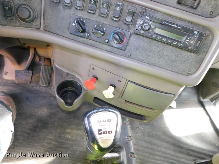 image for item DJ5870 2013 Peterbilt 587  semi truck