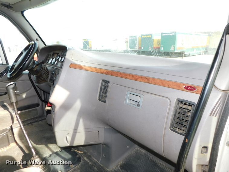 image for item DJ5870 2013 Peterbilt 587  semi truck