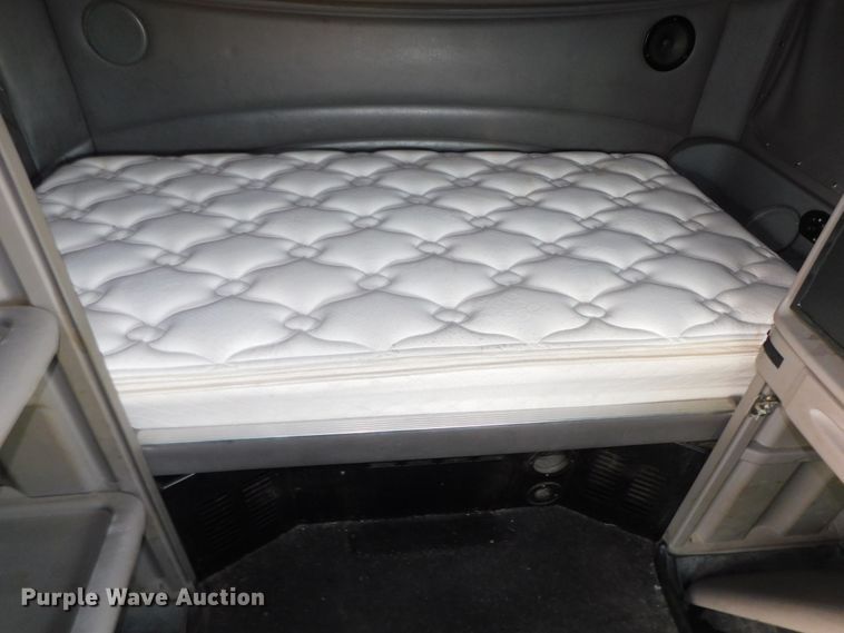 image for item DJ5870 2013 Peterbilt 587  semi truck