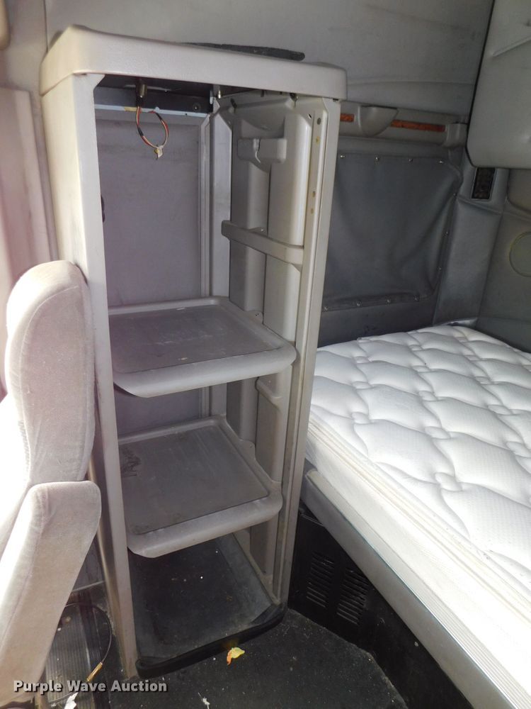 image for item DJ5870 2013 Peterbilt 587  semi truck