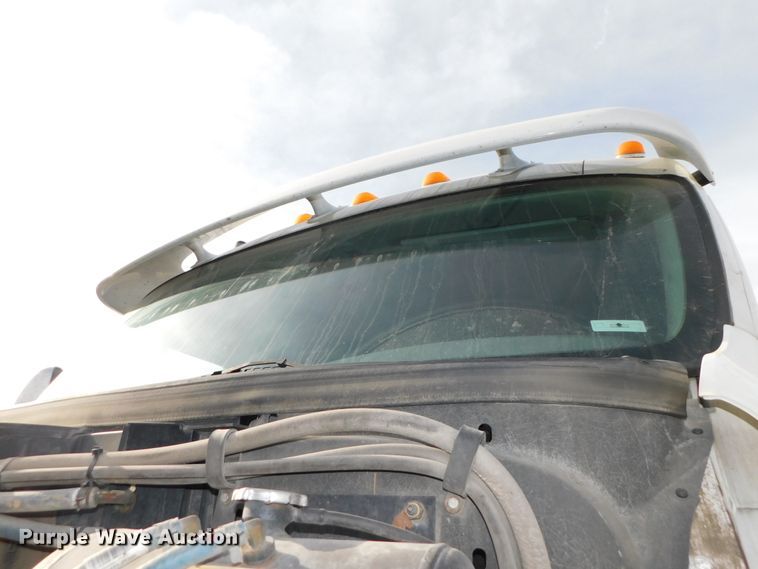 image for item DJ5870 2013 Peterbilt 587  semi truck