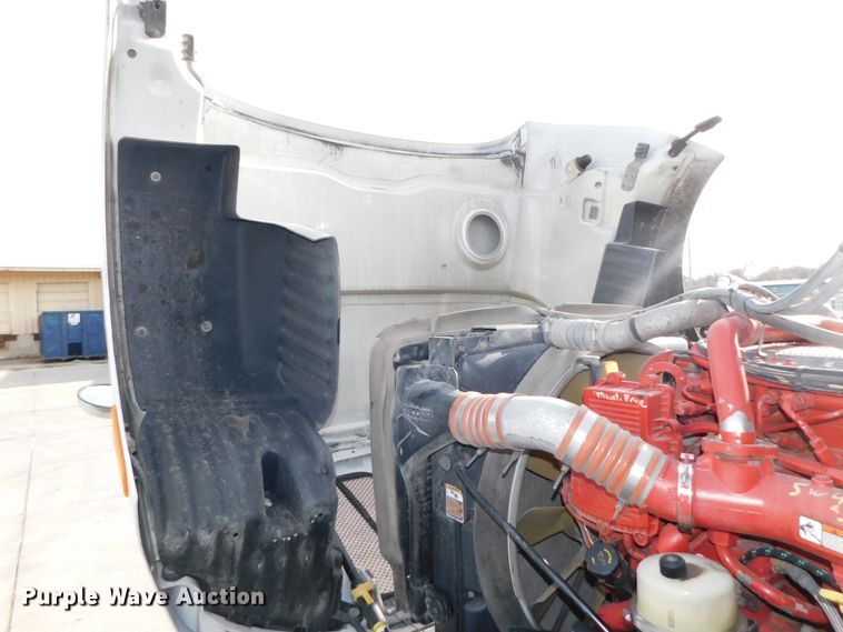 image for item DJ5870 2013 Peterbilt 587  semi truck