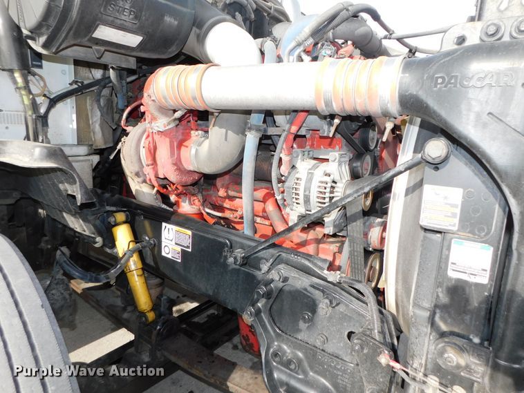 image for item DJ5870 2013 Peterbilt 587  semi truck