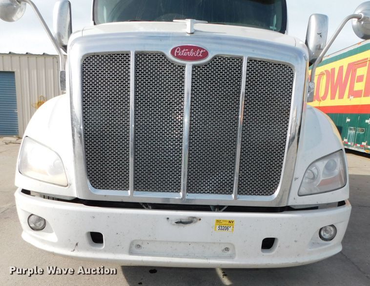 image for item DJ5870 2013 Peterbilt 587  semi truck
