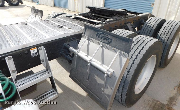 image for item DJ5870 2013 Peterbilt 587  semi truck