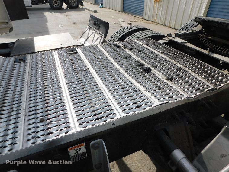 image for item DJ5870 2013 Peterbilt 587  semi truck