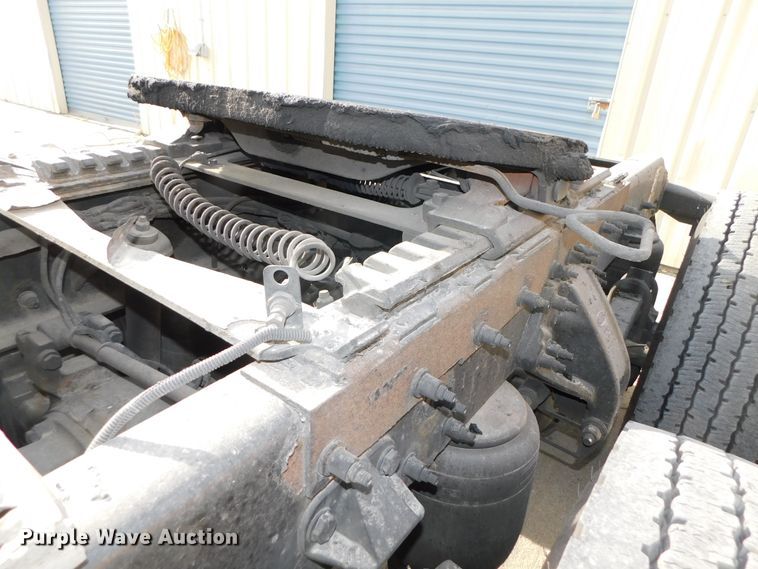 image for item DJ5870 2013 Peterbilt 587  semi truck