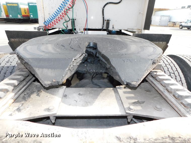 image for item DJ5870 2013 Peterbilt 587  semi truck