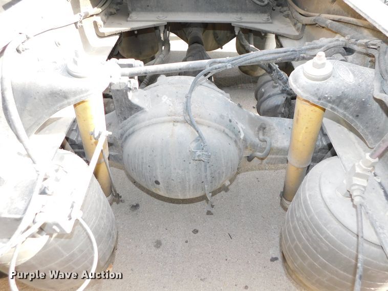 image for item DJ5870 2013 Peterbilt 587  semi truck