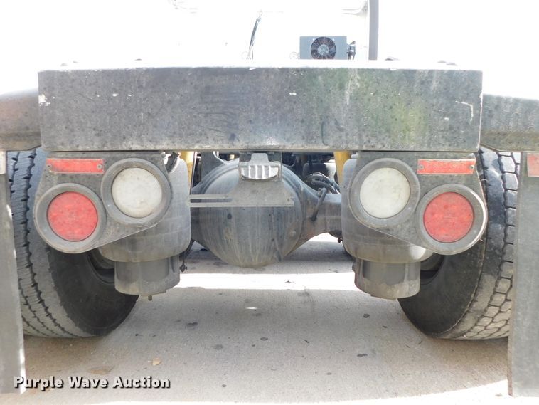 image for item DJ5870 2013 Peterbilt 587  semi truck