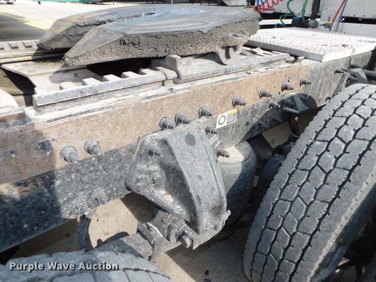 image for item DJ5870 2013 Peterbilt 587  semi truck