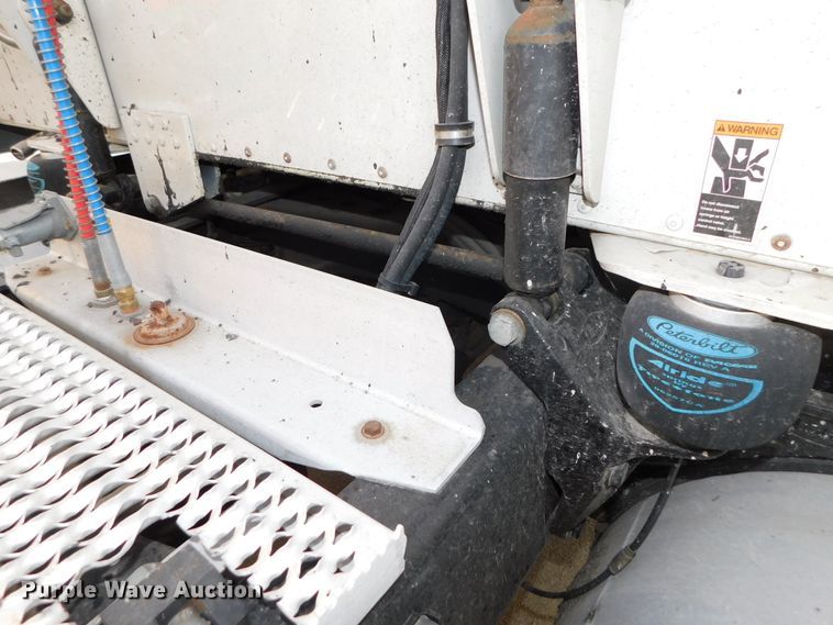 image for item DJ5870 2013 Peterbilt 587  semi truck