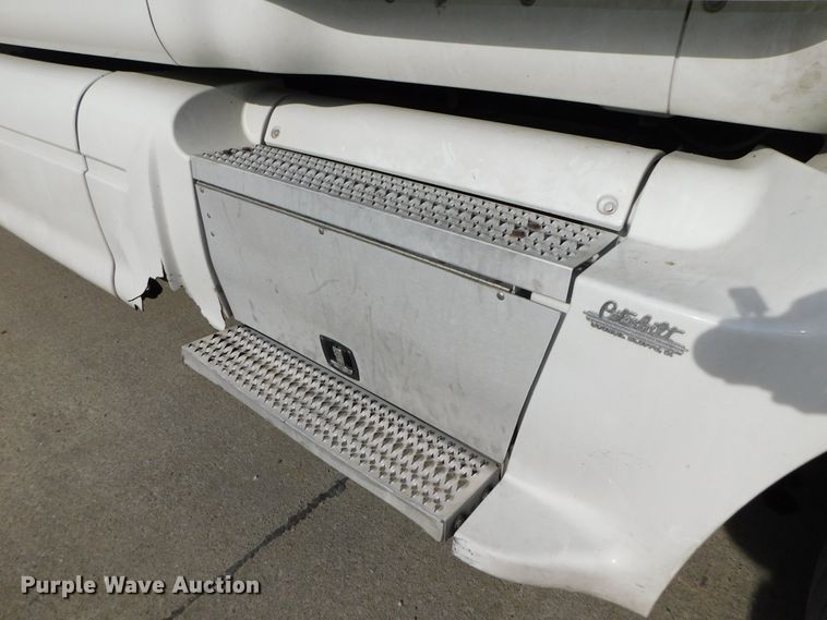 image for item DJ5870 2013 Peterbilt 587  semi truck