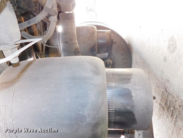 image for item DJ5870 2013 Peterbilt 587  semi truck