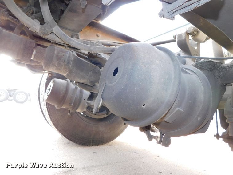 image for item DJ5870 2013 Peterbilt 587  semi truck