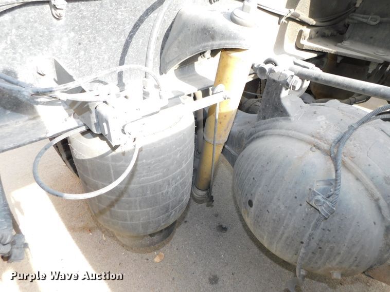 image for item DJ5870 2013 Peterbilt 587  semi truck